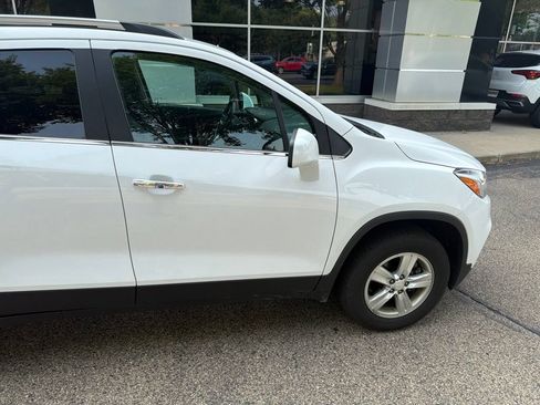 Used 2019 Chevrolet Trax LT w/ LT Convenience Package AWD/4WD image 9
