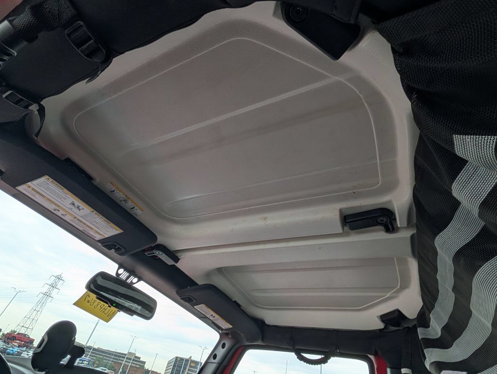 Used 2017 Jeep Wrangler Unlimited Rubicon AWD/4WD image 17
