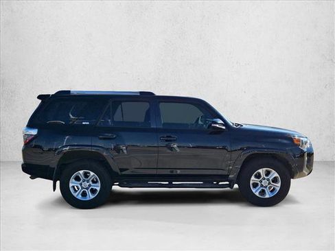 Used 2020 Toyota 4Runner SR5 Premium image 3