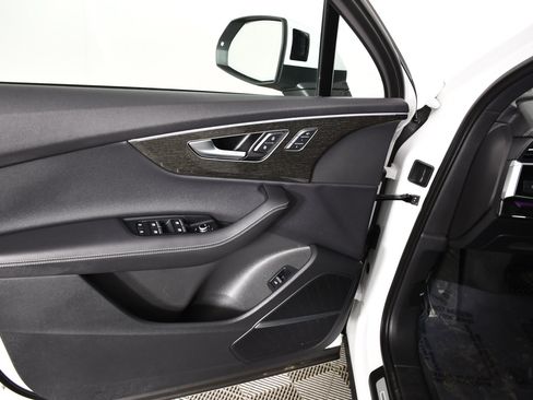 Used 2025 Audi Q7 3.0T Premium Plus AWD/4WD image 35