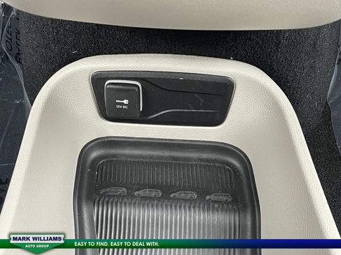 Used 2024 Chrysler Pacifica Touring-L image 24