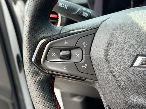 Used 2024 Chevrolet Trax RS w/ Sunroof Package FWD image 10