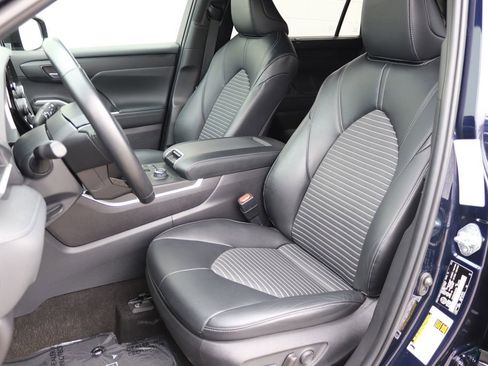 Used 2023 Toyota Highlander XSE AWD/4WD image 5