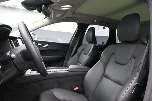Used 2023 Volvo XC60 B5 Plus w/ Climate Package AWD/4WD image 10