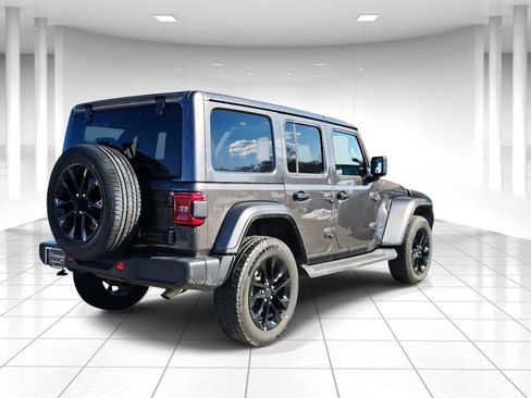 Used 2025 Jeep Wrangler Unlimited Sahara AWD/4WD image 3