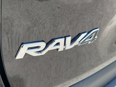Used 2022 Toyota RAV4 LE FWD image 12