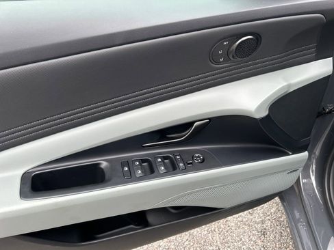 Certified 2025 Hyundai Elantra Limited image 13