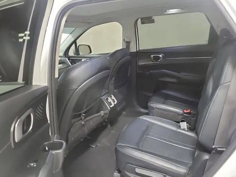 Used 2021 Kia Sorento EX image 8