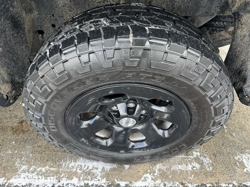 Used 2019 Nissan Titan S image 16