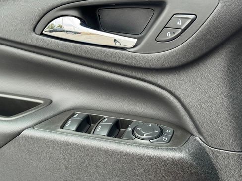 Used 2023 Chevrolet Equinox LT w/ Driver Convenience Package image 26