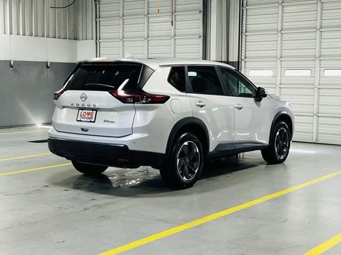 Used 2024 Nissan Rogue SV image 16