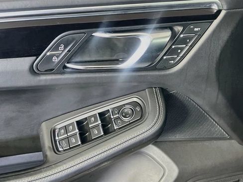 Used 2024 Porsche Macan AWD/4WD image 12
