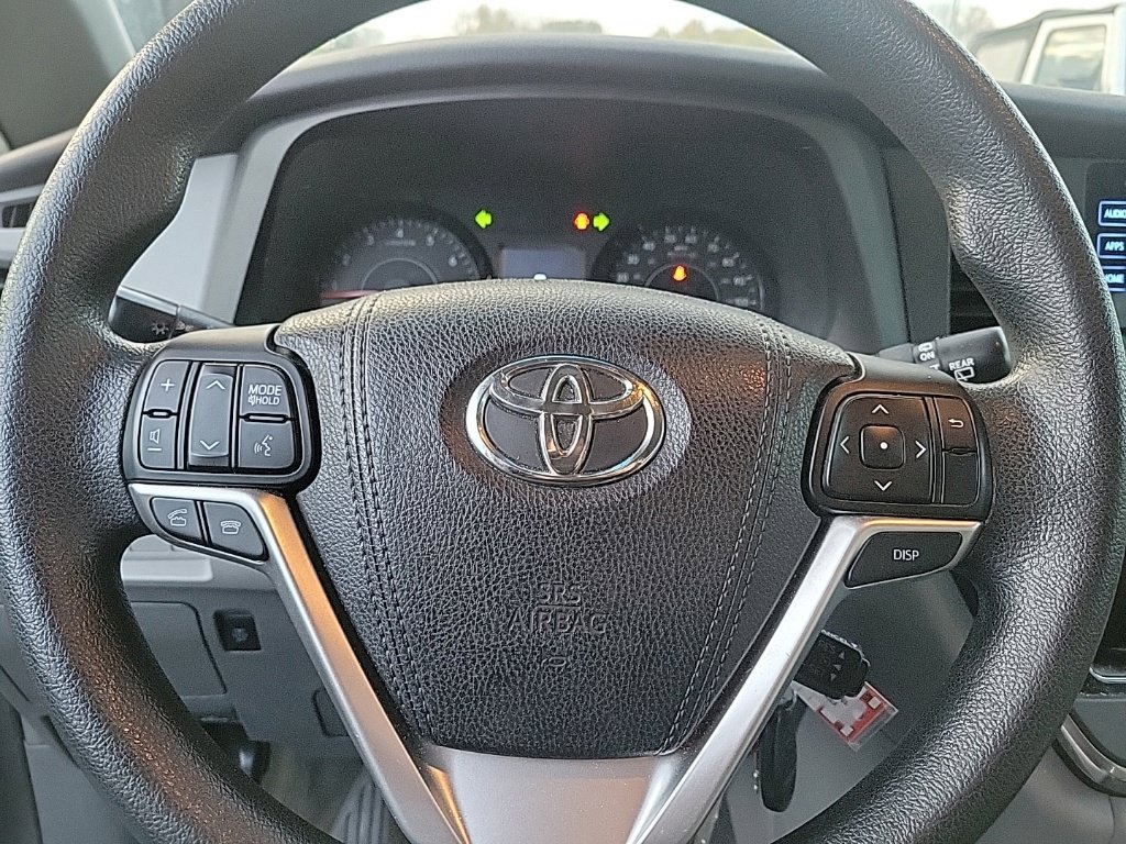 Used 2015 Toyota Sienna LE FWD image 9