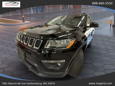 Used 2018 Jeep Compass Latitude w/ Popular Equipment Group AWD/4WD image 3
