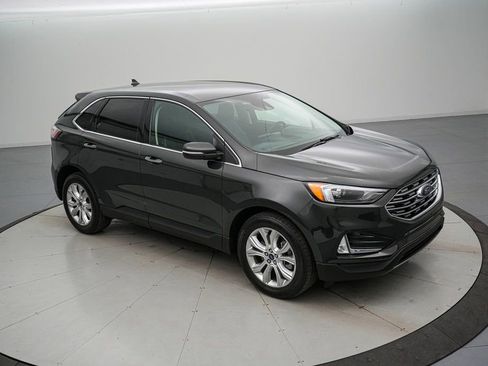 Certified 2022 Ford Edge Titanium image 2