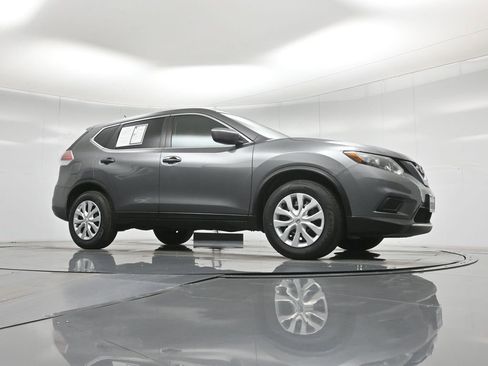 Used 2016 Nissan Rogue S image 44