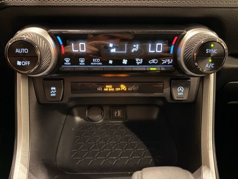 Used 2025 Toyota RAV4 XLE AWD/4WD image 23
