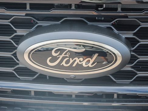 New 2026 Ford F250 Lariat w/ Black Appearance Package image 5