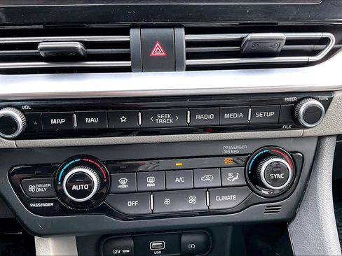 Used 2022 Kia Niro EX Premium image 33