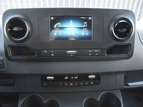 Used 2023 Mercedes-Benz Sprinter 2500 image 25