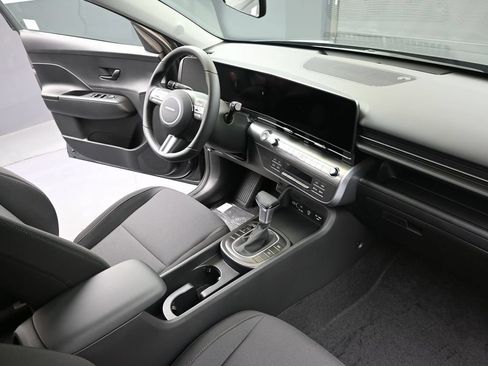 Certified 2025 Hyundai Kona SEL AWD/4WD image 12