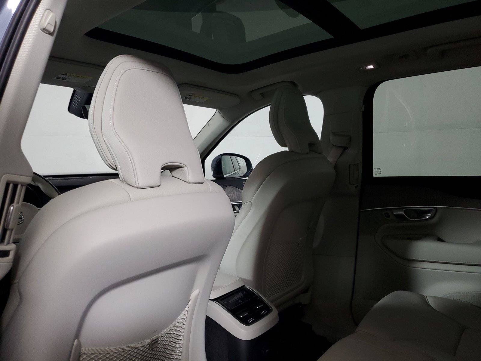 Certified 2024 Volvo XC90 T8 Plus AWD/4WD image 11