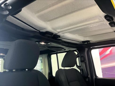 Used 2018 Jeep Wrangler Unlimited Sport S AWD/4WD image 26