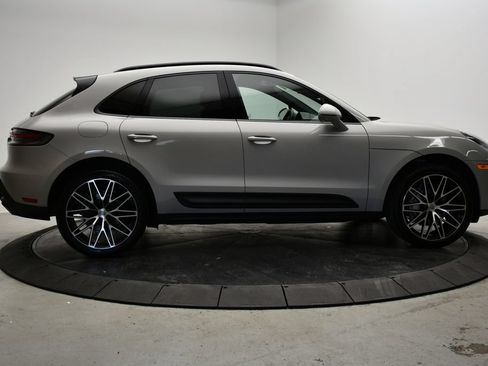 Certified 2024 Porsche Macan AWD/4WD image 8