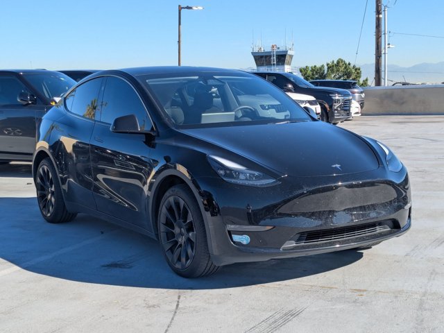 Used 2024 Tesla Model Y Long Range AWD/4WD image 3