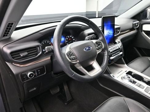 Used 2022 Ford Explorer Limited w/ Limited Technology Package image 9