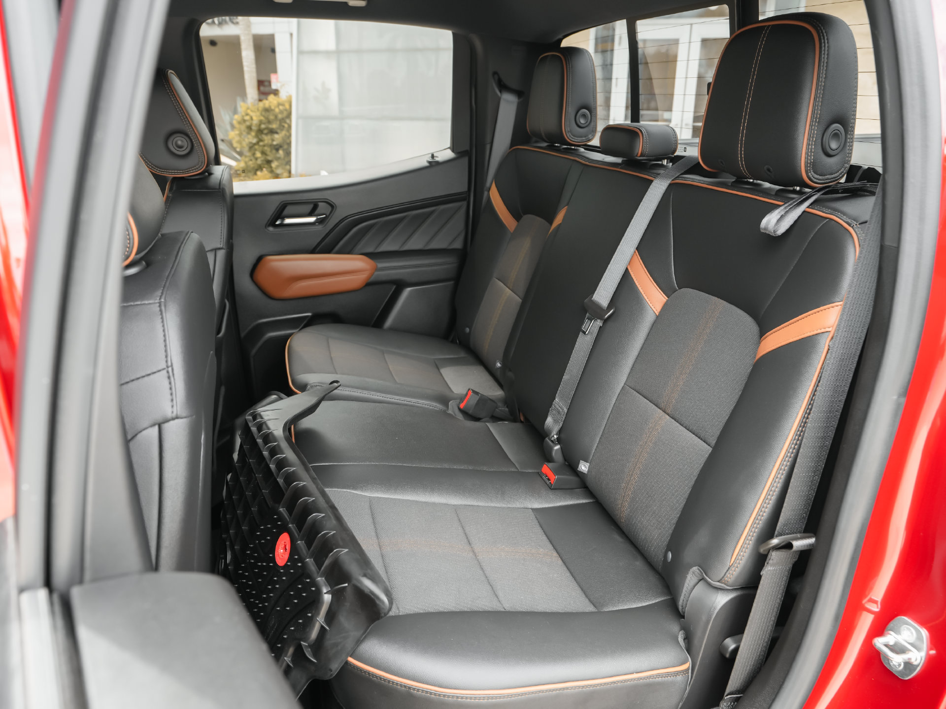 Used 2023 GMC Canyon AT4 w/ Technology Package AWD/4WD image 5