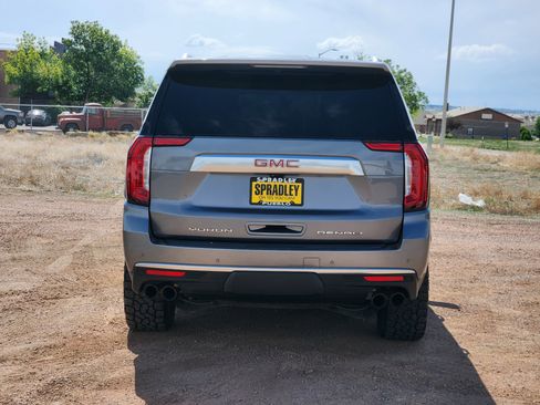 Used 2022 GMC Yukon Denali w/ Advanced Technology Package AWD/4WD image 4
