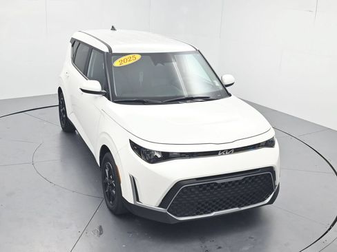 Certified 2025 Kia Soul LX w/ LX Technology Package FWD image 39