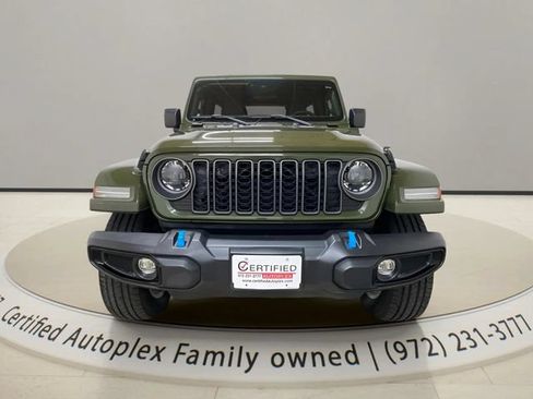 Used 2024 Jeep Wrangler Unlimited w/ Convenience Group AWD/4WD image 8
