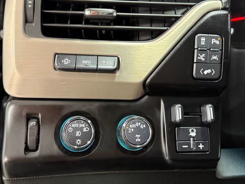 Used 2018 GMC Yukon Denali w/ Denali Ultimate Package AWD/4WD image 25