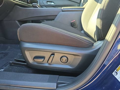 Used 2025 Nissan Rogue SV FWD image 34