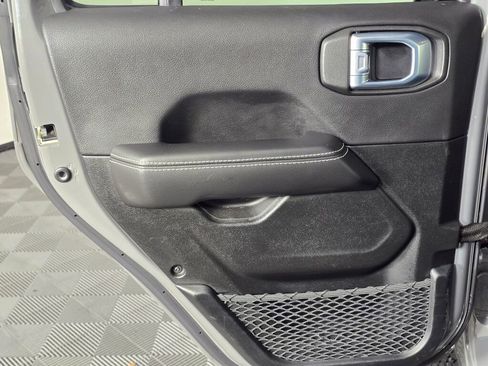 Used 2021 Jeep Wrangler Unlimited Sahara image 39