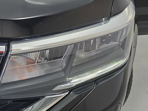 Certified 2024 Volkswagen Taos SE FWD image 30