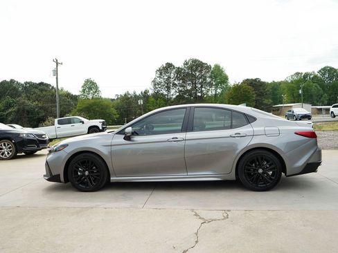 Used 2025 Toyota Camry SE w/ Convenience Package image 18