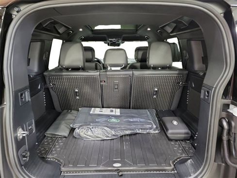 New 2025 Land Rover Defender 110 X-Dynamic SE image 28