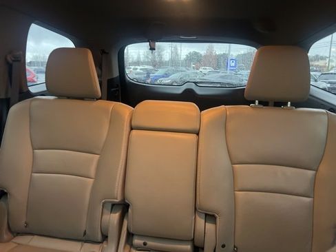 Certified 2020 Honda Pilot Touring image 18