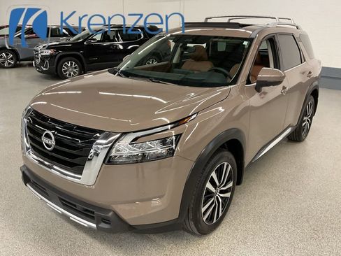 Used 2024 Nissan Pathfinder Platinum w/ Cargo Package image 1
