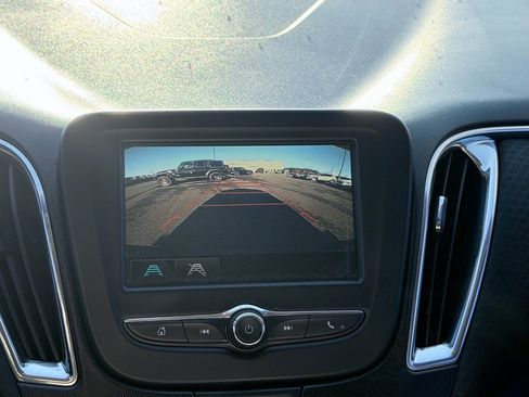 Used 2016 Chevrolet Malibu LT image 9