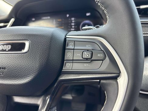 Certified 2023 Jeep Grand Cherokee Laredo w/ Luxury Tech Group I AWD/4WD image 19