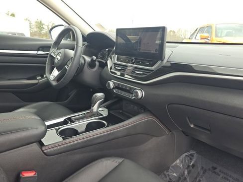 Used 2024 Nissan Altima 2.5 SR w/ SR Premium Package image 19