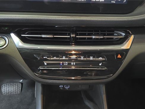 Used 2024 Buick Envista Sport Touring FWD image 23