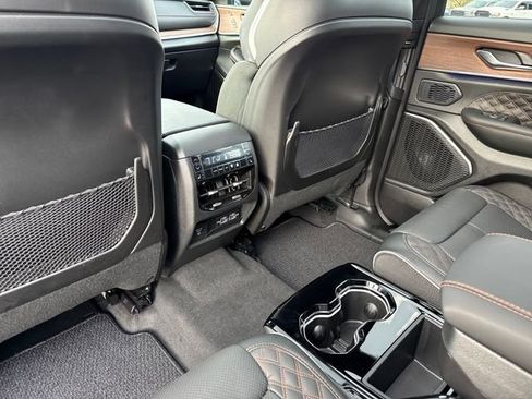 New 2025 Jeep Grand Cherokee L Summit w/ Obsidian Package AWD/4WD image 31