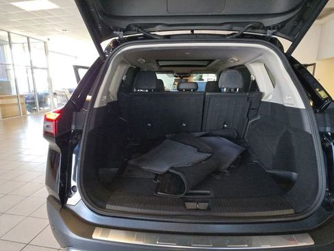 Used 2023 Nissan Rogue SL w/ SL Premium Package image 24