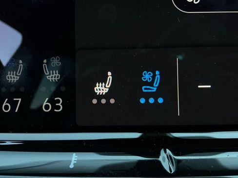 Used 2025 Volkswagen Atlas Cross Sport SE image 29