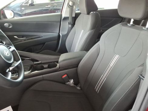 Used 2025 Hyundai Elantra Hybrid FWD image 10